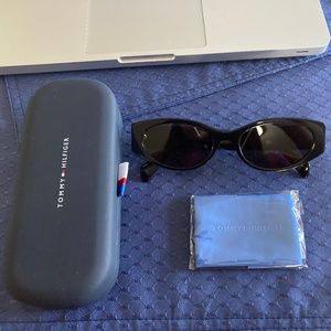 Tommy Hilfiger TH1659s sunglasses